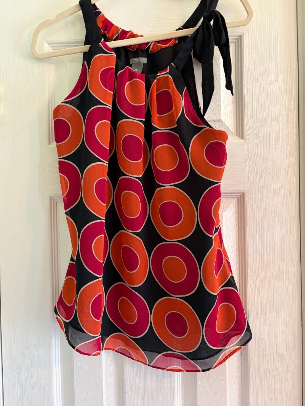 Ann Taylor Modern Sleeveless Geometric 10P Top Black